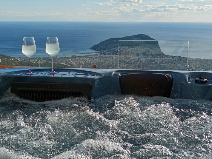 Villa for 8 personer, med have og terrasse samt pool, børnevenlig i Alanya