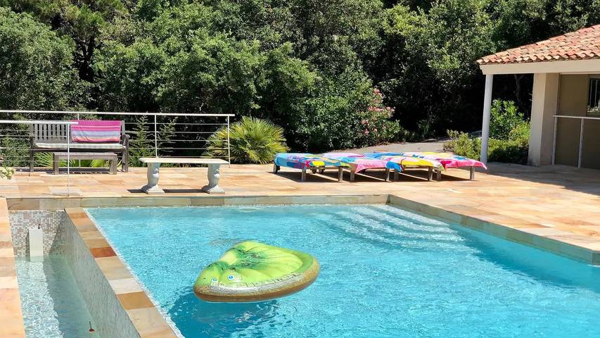 Villa pour 11 personnes, avec jardin ainsi que terrasse et piscine, animaux acceptés à La Croix-Valmer
