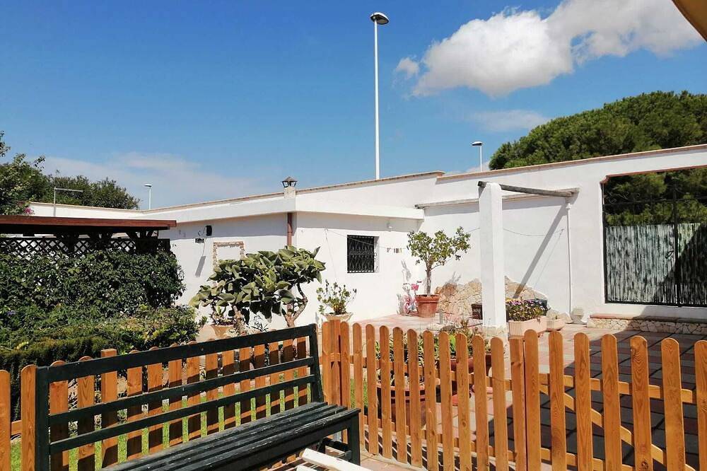 Villetta G & G a few steps from the sea in Foxi, Campidano