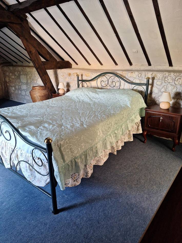 Holiday Home 'Le Ecurie' with Shared Pool, Private Terrace and Wi-Fi in Allonnes, Loire Valley