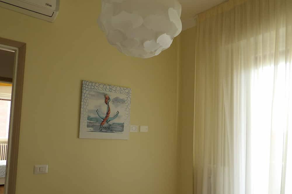Apartamento entero, Casa Baia: large apartment 300 meters from the sea in Pésaro, Valle del Metauro
