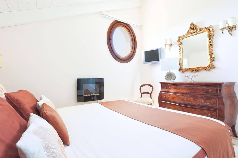 Seaview and luxury attic, swimming pool and terrace in Marina di Puolo, Napoli e dintorni