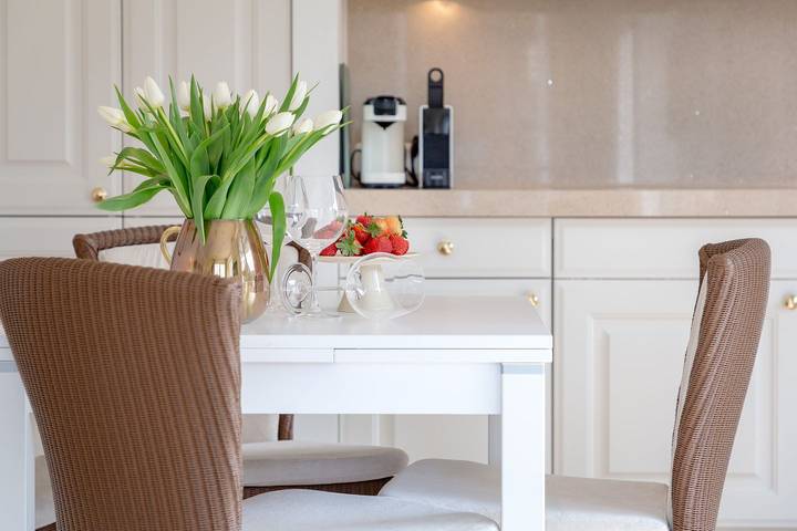 Ganze Wohnung, Top Citylage: Sehr komfortable, helle 2-Zimmerwohnunhg mit Balkon u. Stellplatz in Westerland, Sylt (Gemeinde)
