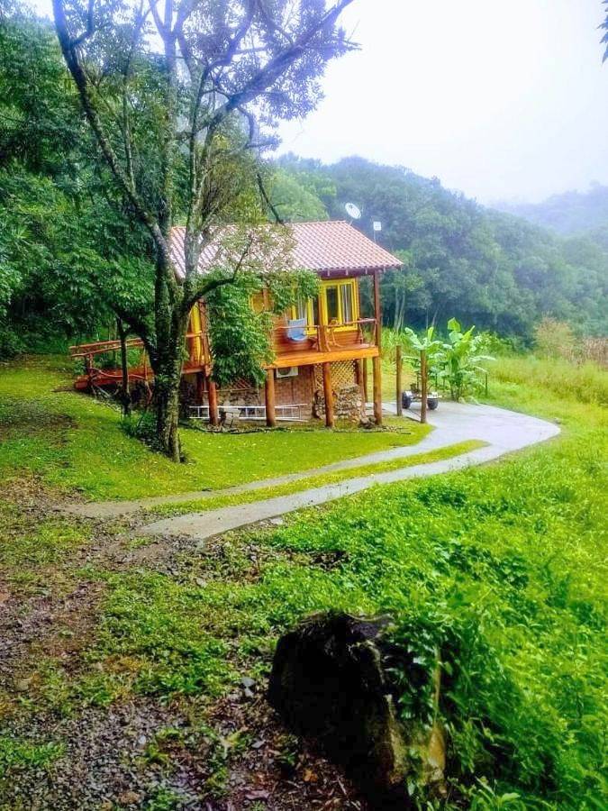 Chalet para 4 pessoas, com vista e jardim, adaptado a crianças em Gramado