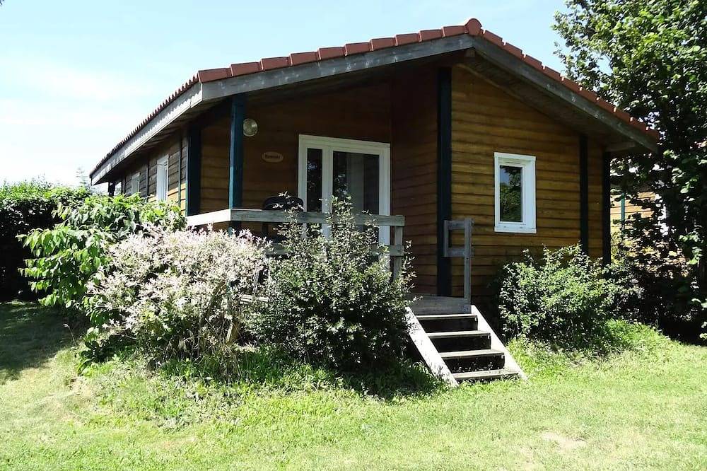 New Chalet 17m² Tv (1 chambre) 2 adultes 2 enfants -12ans 4 personnes in Saint-Laurent-sur-Sèvre, Vallée de la Loire