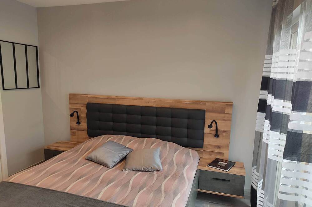 Apartamento entero, Episy lock housing with outdoor Spa  in Épisy, Sena y Marne