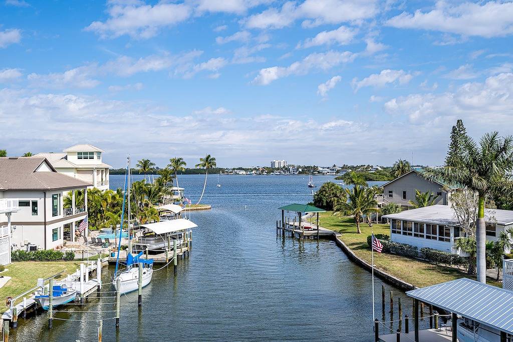 607 Bliss on the Bay: 5Br Oasis w/ Pool, Spa & Views in Fort Myers Beach, Estero Island