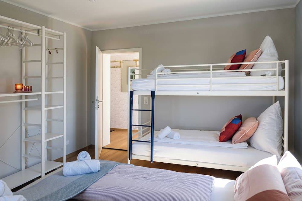 Ganze Wohnung, Neu und zentral! Traumhafte 100qm Fewo mit Terrasse, Sauna und Seeblick. in Allensbach, Untersee