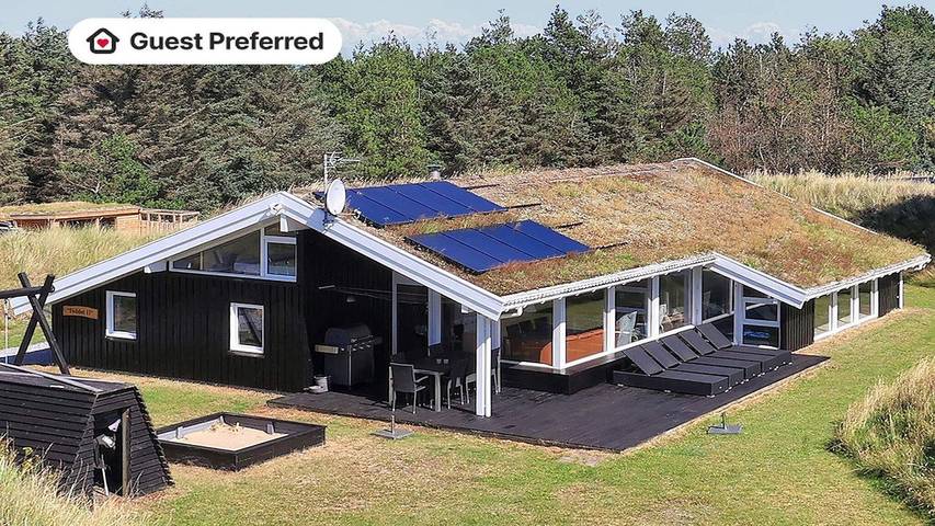 Ferieudlejning for 15 personer, med sauna og pool såvel som terrasse og jacuzzi, husdyr tilladt i Blokhus