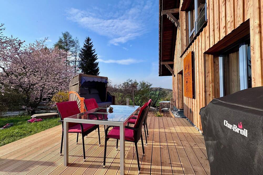 Ganze Wohnung, Top moderne Fewo-Alpakahof zum Himmelreich, Terrasse, Parkplatz, Traumhafte Lage in Bad Gottleuba-Berggießhübel, Elbsandsteingebirge