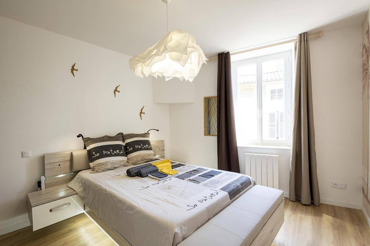 Appartement entier, L'Emeraude - 1 à 4P - Wifi Fibre - Parking Gratuit in Pont-d'Ain, Ain
