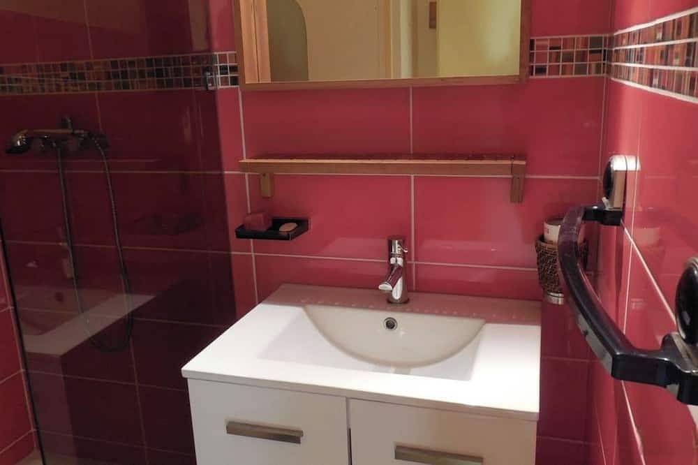 Ganze Wohnung, Appartement 'Duplex Station Alpe Du Grand Serre' mit Bergblick, privater Terrasse und Wlan in La Morte, Nationalpark Écrins