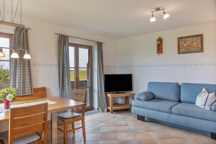 Ferienwohnung für 2 Personen, mit Balkon und Garten im Tölzer Land