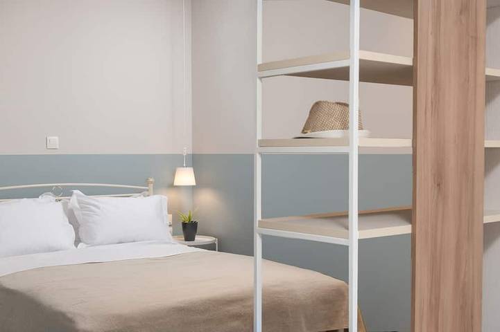 Studio appartment with patio by the coast in Stalida, Iraklio-Heraklion und Umgebung