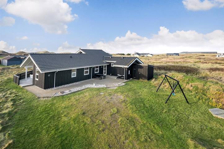 Awesome home in Hirtshals w/ 4 Bedrooms, Sauna and Wifi in Hirtshals region, Tannisbucht