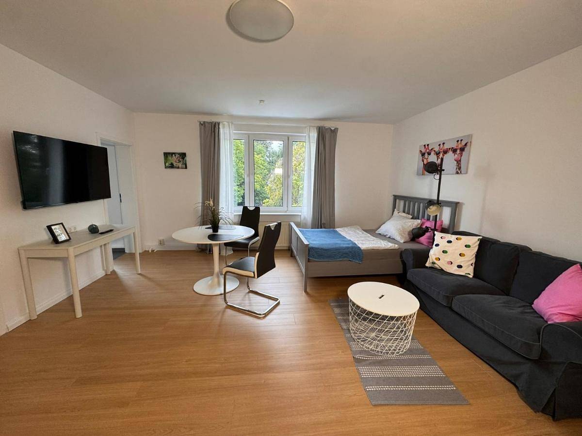 Ganze Wohnung, Fc-Apartmenthaus Falkensee mit großem Garten und Pkw Stellflächen in Falkensee, Havelland