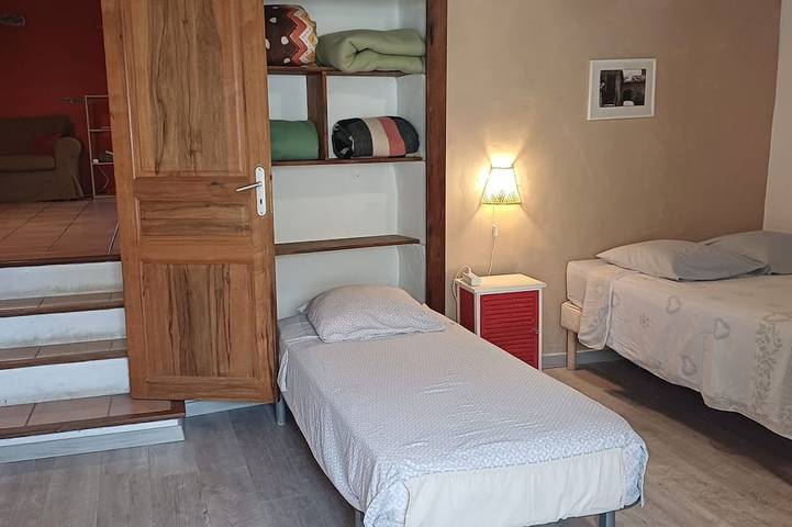 Gîte pour 13 personnes, avec jardin et terrasse à Ongles - 2