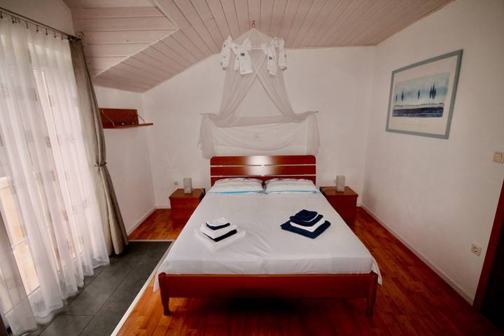 Apartament wakacyjny dla 2 osób, z Balkon/ taras w Bol