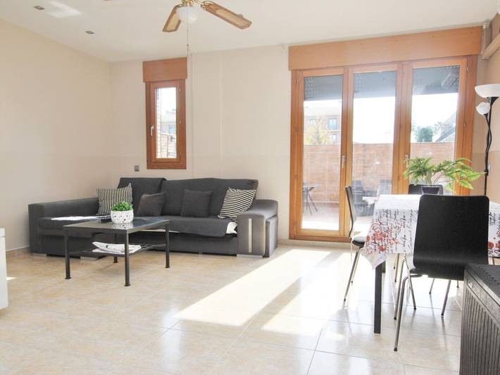 Appartement entier, Rez-de-chaussée lumineux avec terrasse près de la plage in Cabrera de Mar, Costa del Maresme