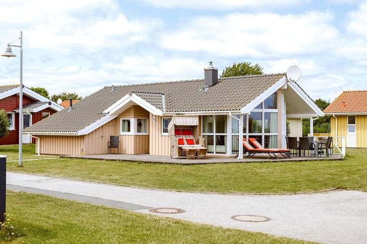 Ferienhaus für 6 Personen, mit Whirlpool und Terrasse sowie Garten und Sauna in Brodersby - 2
