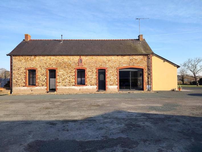 Location de vacances pour 6 personnes, avec terrasse et jardin dans Vallons-de-l'Erdre