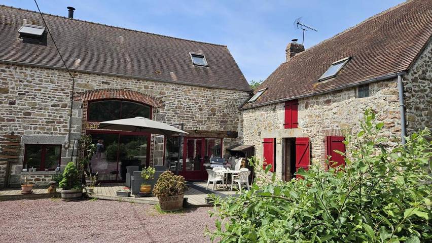 Gîte pour 4 personnes, avec jardin ainsi que vue et terrasse à La Lande-de-Goult