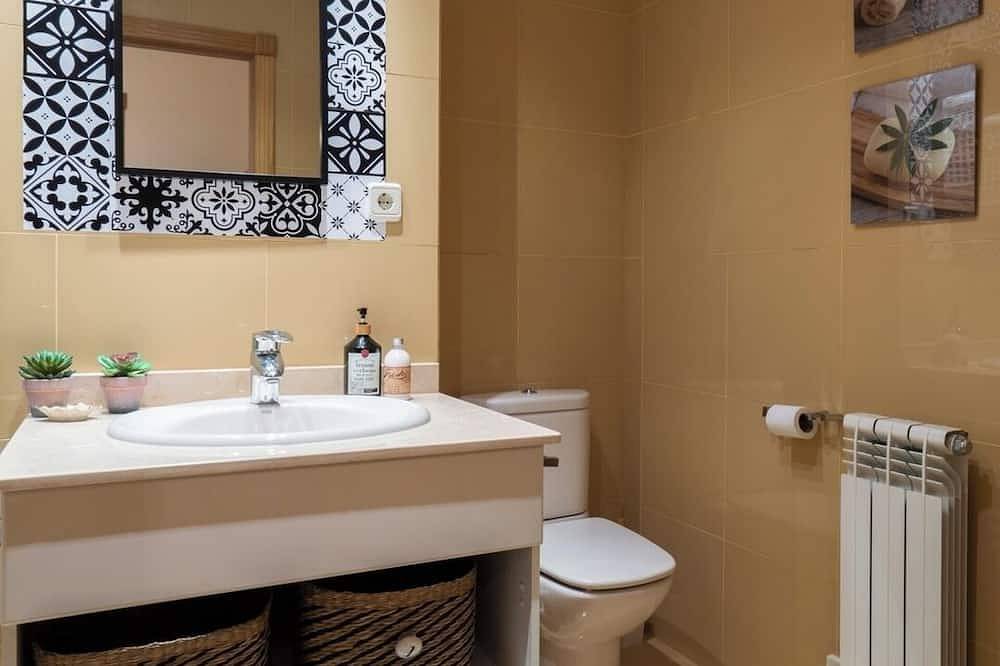 Apartamento entero, Sunny Beachside Escape by Host Wise in Povoa de Varzim, Distrito de Porto