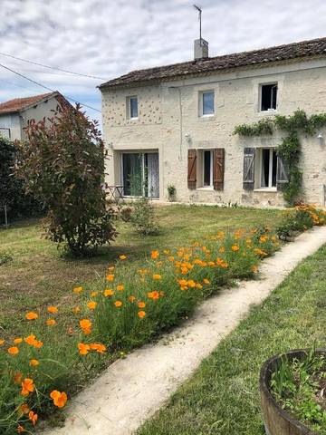 Gîte pour 2 personnes, avec vue et jardin à Saint-Ciers-sur-Gironde
