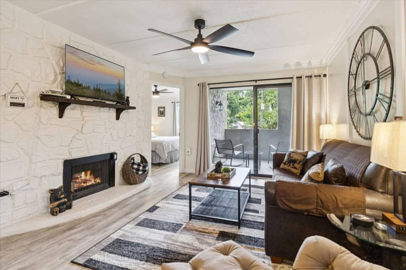 Apartamento inteiro, Baskins Creek 2Br Condo by Beyond Expectations with Balcony in Gatlinburg, Condado de Sevier