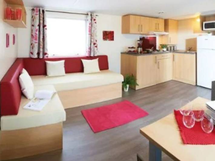 Camping für 4 Personen, mit Terrasse und Pool in Hyeres