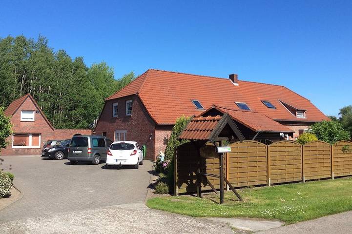 Ferienwohnung für 4 Personen, mit Whirlpool und Terrasse sowie Garten in Moorweg