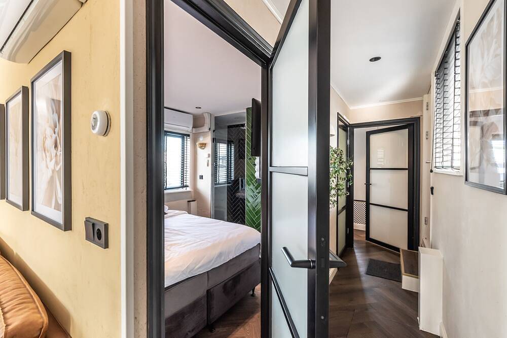 Unieke en Moderne Water Villa in de Buurt van Schiphol en Amsterdam in Aalsmeer, Nordholland