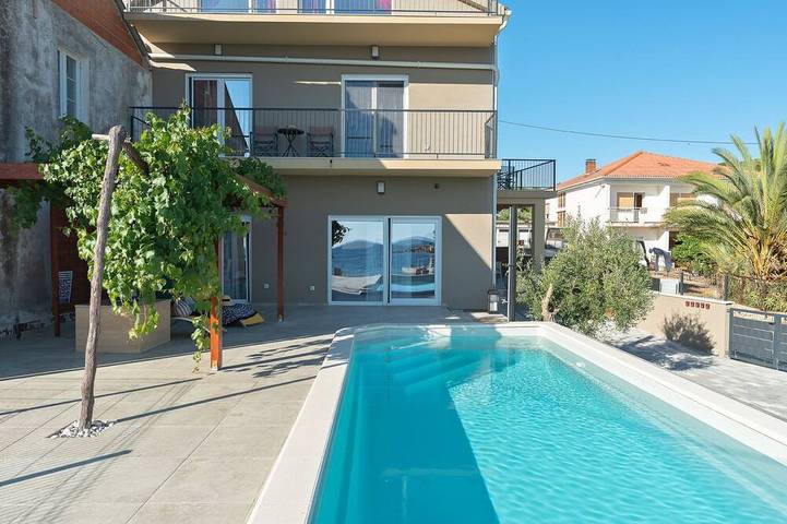 Appartement de vacances pour 6 personnes, avec piscine ainsi que terrasse et jardin - 1