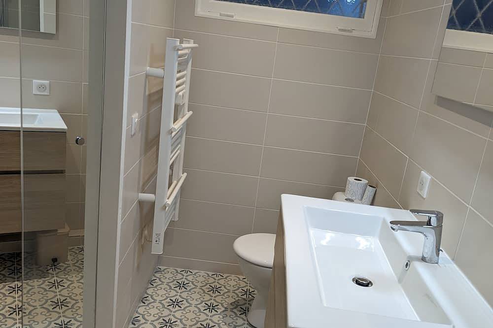 Hel lejlighed, Air-conditioned studio in city center with sea view in Juan-les-Pins, Antibes