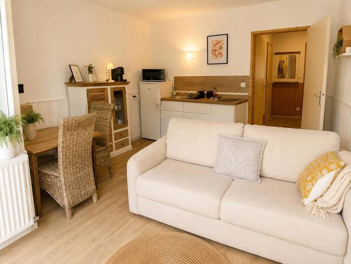 Gîte pour 3 personnes, avec Balcon ainsi que Terrasse et Vue à Mijoux