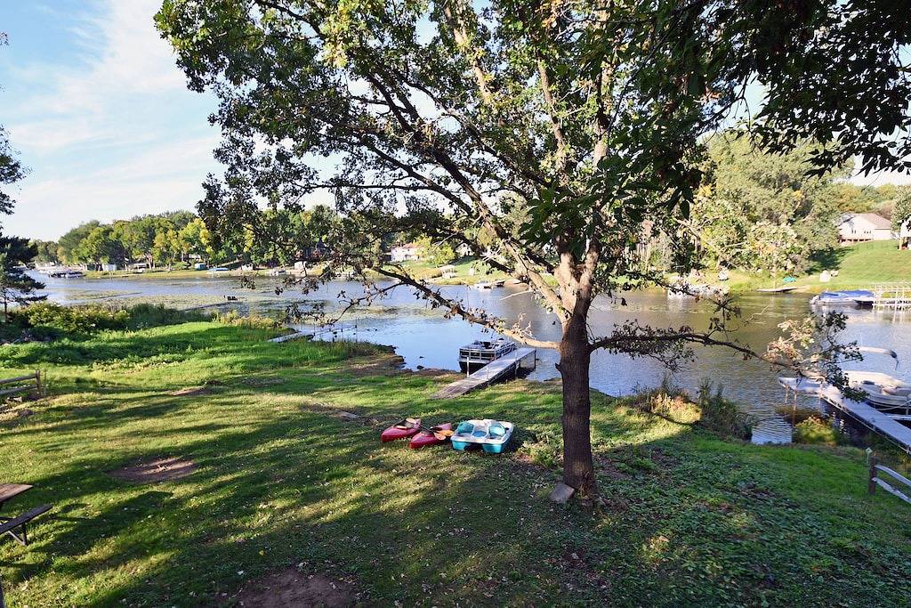 Kayaks - Firepit - Dock - Fishing & more! in Chisago County