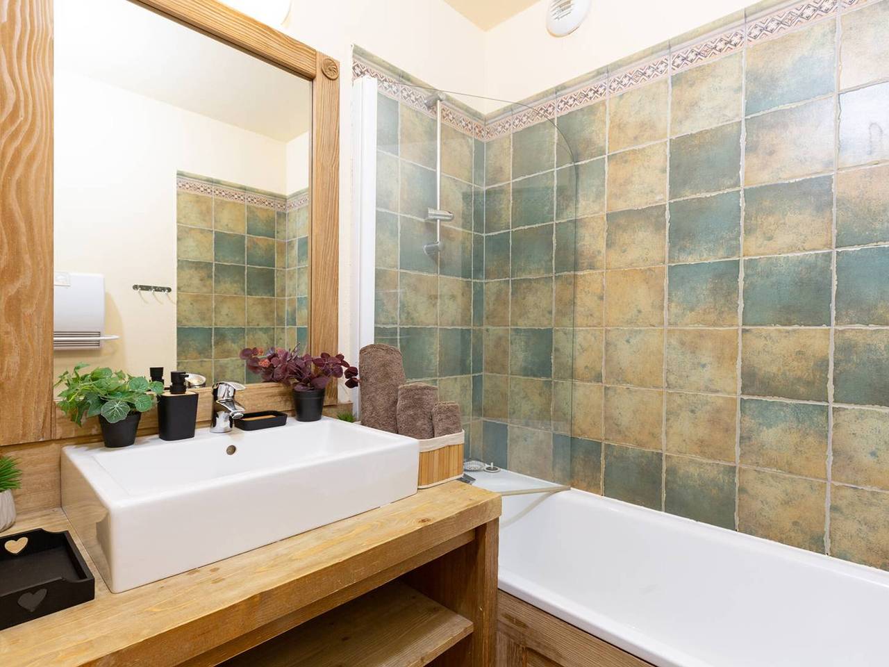 Entire apartment, Central apartment with pool, sauna and Wifi in Saint-Lary-Soulan, Pyrenees National Park