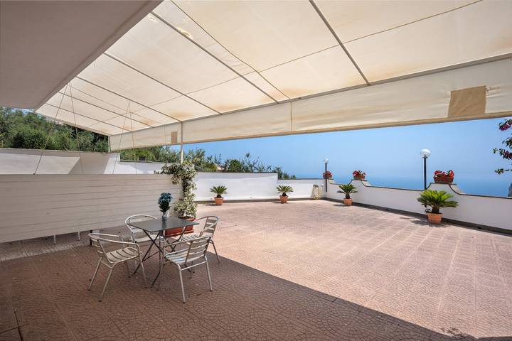 Entire apartment, Apartment 'Appartamento Crapolla' with Sea View, Wi-Fi, and Air Conditioning in Massa Lubrense, Naples Province