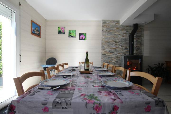 Gîte pour 10 personnes, avec jardin ainsi que terrasse et piscine, animaux acceptés à Pontorson - 3