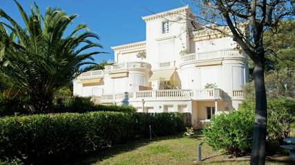 Cottage pour 4 personnes, avec balcon ainsi que jardin et piscine dans Plage du Val Fleuri