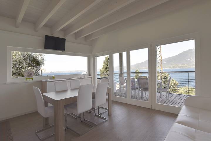 Entire apartment, Apartment with Lake View, Pool, Balcony, Garden, Terrace & Wi-Fi in Torri del Benaco, Garda Mountains