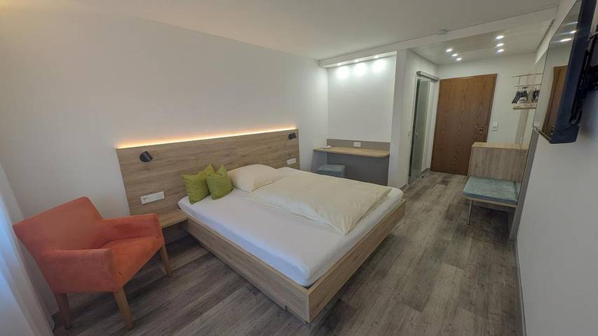 Hotel für 3 Personen, mit Balkon und Terrasse sowie Garten und Ausblick in Beuren