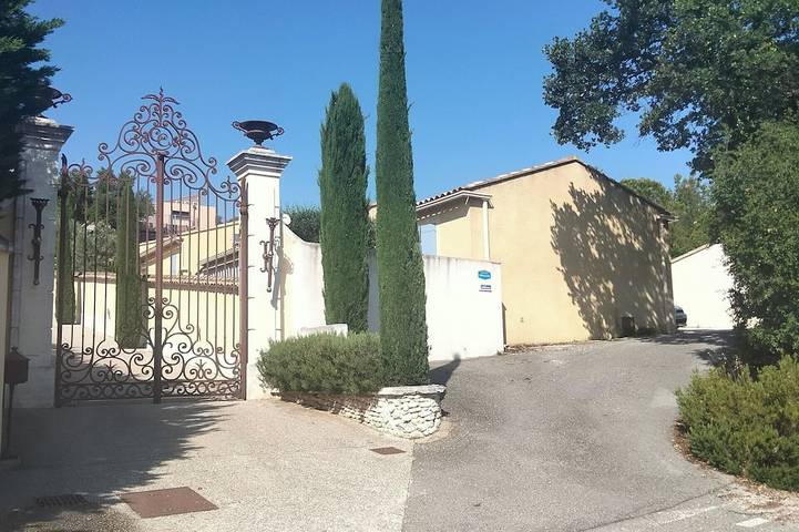 Chambre d 'hôte Romantique a Coté D'avignon in Saint-Saturnin-lès-Avignon, Vaucluse