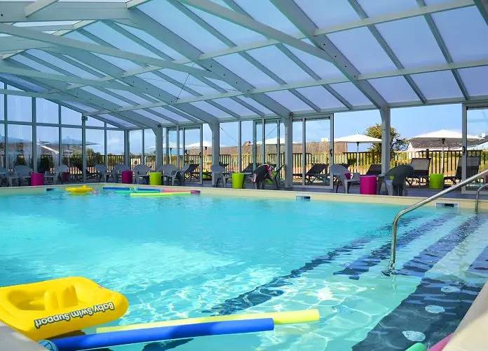 Gîte pour 8 personnes, avec piscine et terrasse, animaux acceptés à Portbail - 2