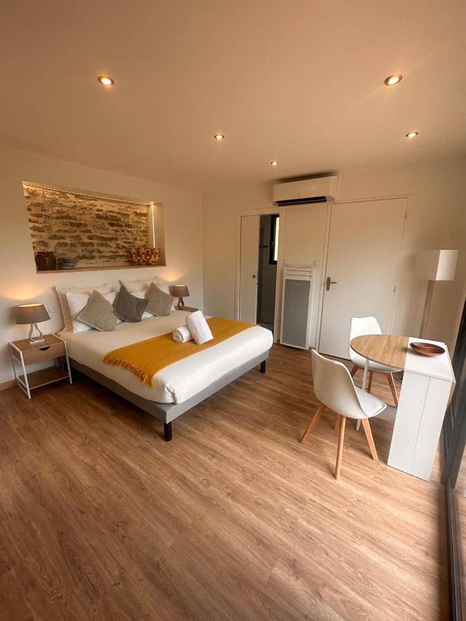 Location de vacances pour 2 personnes, avec vue et jardin, animaux acceptés à Saint-Martin-Labouval - 2