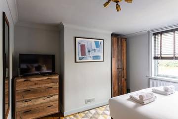 Log Cabin for 4 People in Brighton, Sussex, Photo 2