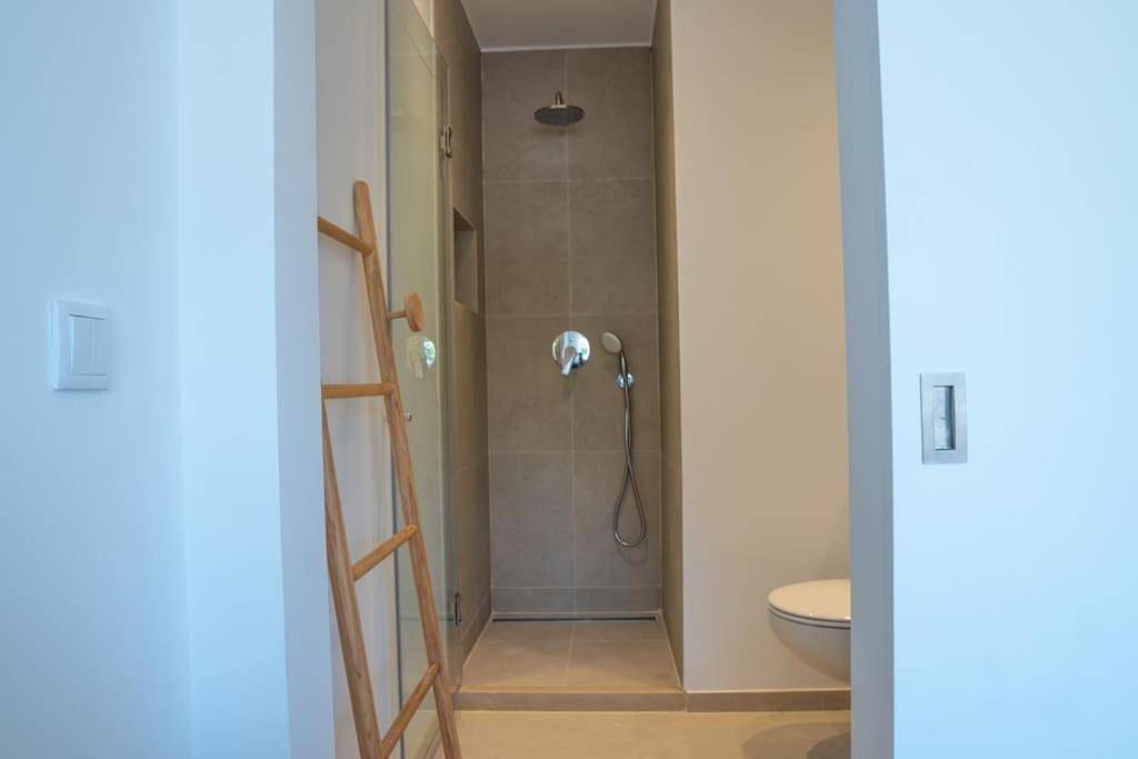 Apartamento inteiro, New Estrela da Praceta Apt w/ 3 Suites & Oceanview in Carcavelos e Parede, Costa de Lisboa