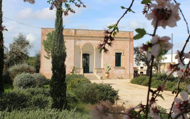 Villa per 6 persone, con Balcone e Terrazza nonché Giardino a Galatone