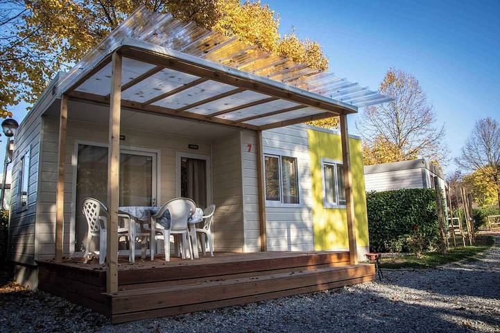 Maison mobile avec piscine à Alba Village in Alba (Piemont), Langhe