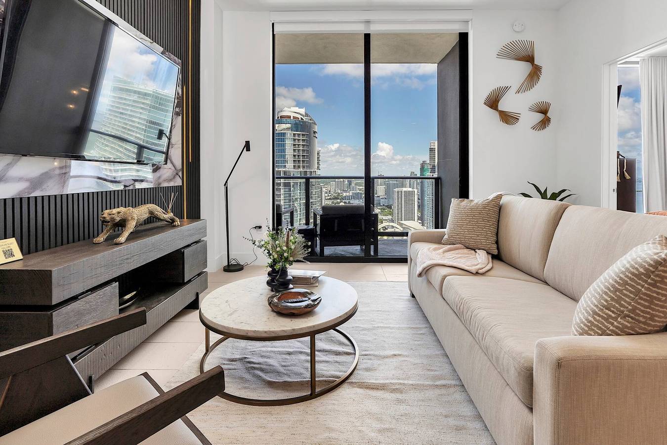 Entire apartment, Luxury 1Br Penthouse, Bay & City Views Downtown in Miami, Florida